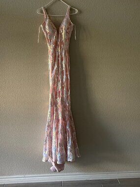 ovani Pink Iridescent Sequin V-Neck Mermaid Prom Gown - Size 2